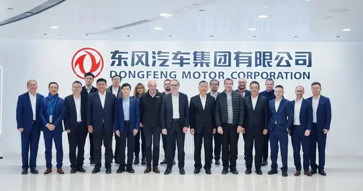 雷诺集团首席执行官福兰一行到访东风