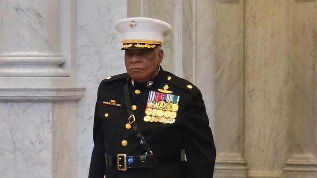 梁鸿瑞：詹姆斯·卡珀斯二世少校（Majo