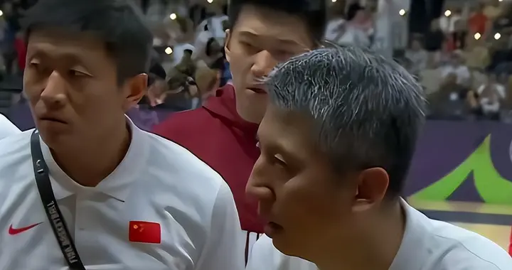 首秀！带领8名CBA弃将，险些掀翻三冠王，球迷：取代郭士强当国帅