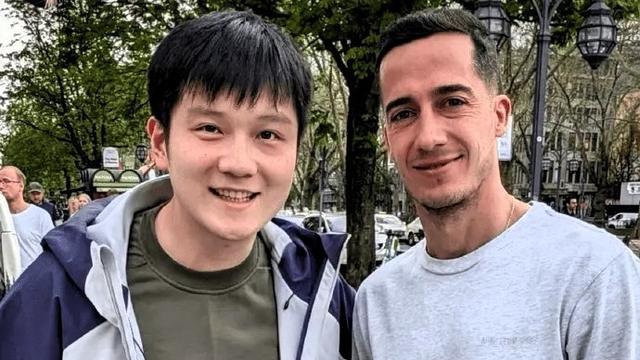 橙子不甜：小胖晒照不解释，退赛风波谁心虚