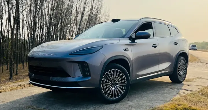 15万级激光雷达智驾之选：星途ET5与零跑C11试驾对比