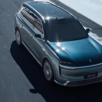 瘦子說：全新一代问界M9官宣了。外观上面