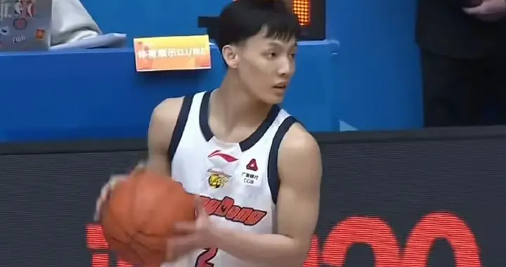 广东大胜四川！赛后看看各界媒体专家怎么说，徐杰完全在梦游！