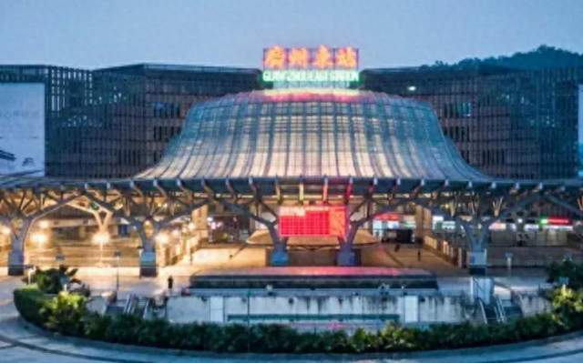 王则楚点名广州东站，体验不佳不如交给地铁来运营