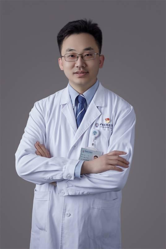医生肖飞“过人之处”分析：原配北大毕业，情人护士长和海归女孩