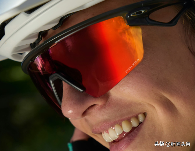 Oakley：从越野赛场到潮流先锋