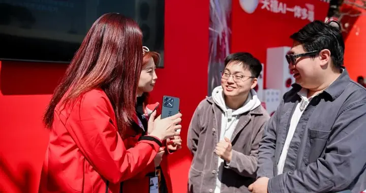 拯救者“神秘新机”惊现F1赛场，AI游戏手机即将到来