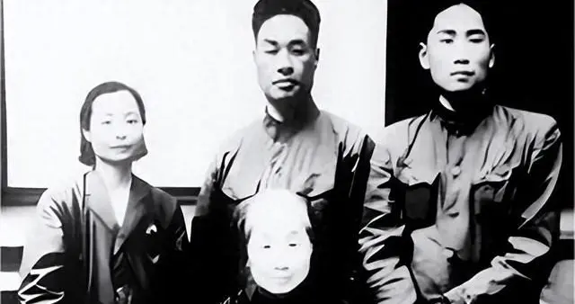 1962年，一封讣告送到中南海，毛主席含泪：寄500，与我夫人同穴
