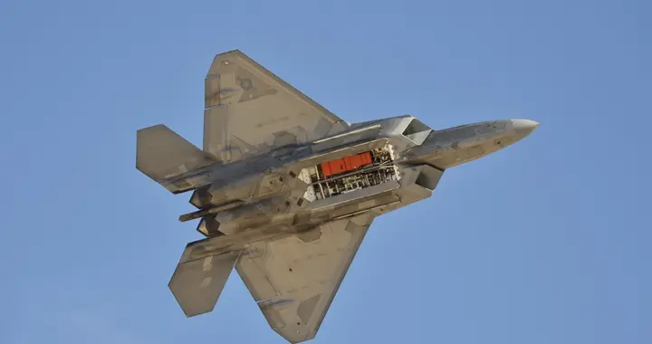 一个新时代的开端：洛克希德·马丁 F-22 “猛禽”