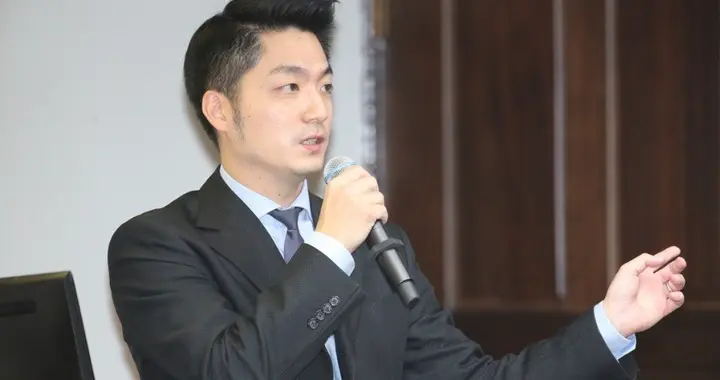 国民党收网，63比34结果一出，蒋万安被逼上街头，台当局拒绝查厂