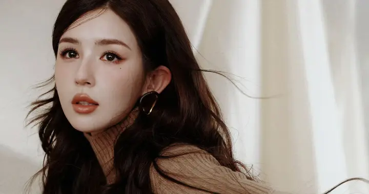 哈尼克孜，焦糖栗子棕穿搭是我们的美艳“小妈”呀！