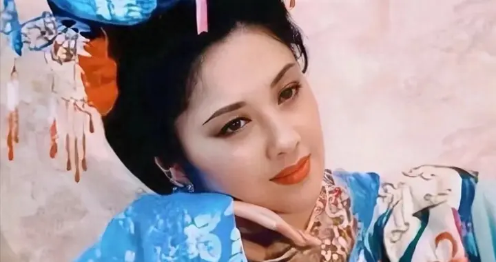 一声 "御弟哥哥" 火 40 年，她两婚无孩，如今活成男人想娶的模样