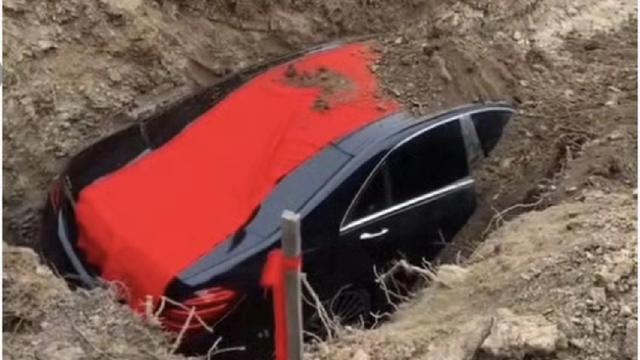 芝士：最近，辽宁辽阳有件事在网上炸开了锅