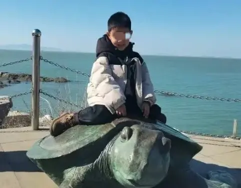 5岁男童死亡后续：死因已查明，医院目击者曝更多，家属有异议