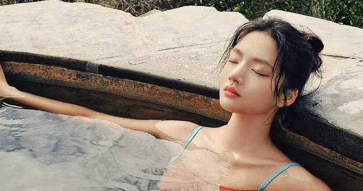 任敏一组好看的泳装穿搭