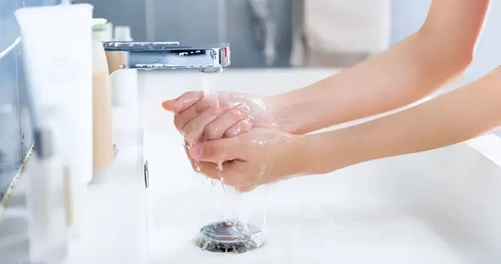 看似干净，实则巨脏！公共厕所的这个东西，最好少碰