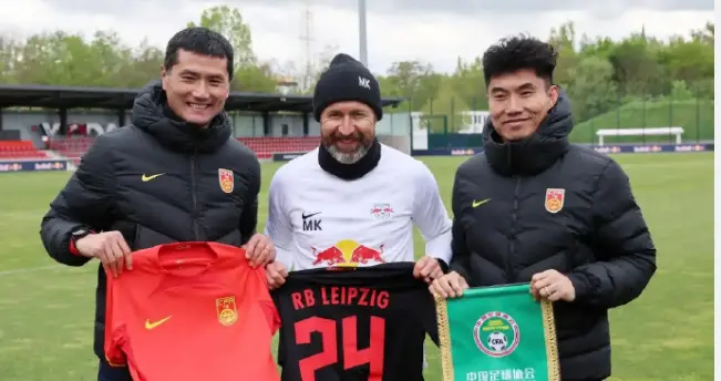 从亚洲足球先生到中超救火队长，青岛西海岸这步棋赌赢了？