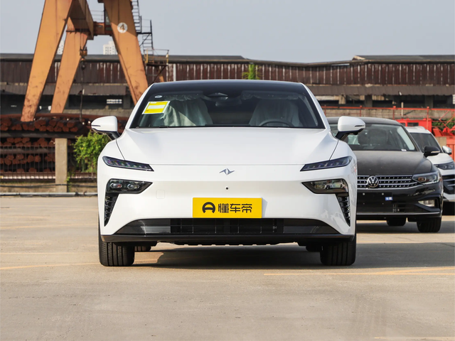 指导价11.59万，纯电中大型车，配马赫电池+8155芯片，eπ007值吗