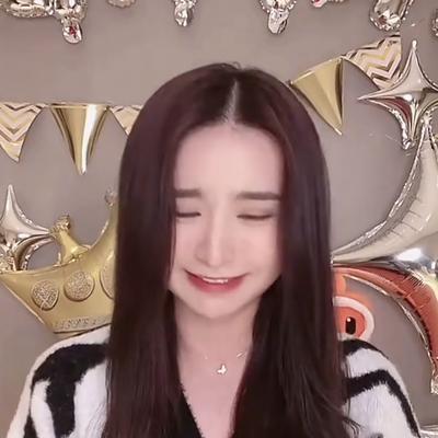 娱圈大瓜：金子涵直播自曝， 脸上被注射四