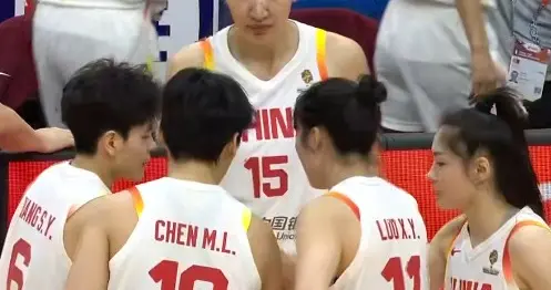 赢球仍然被骂！中国女篮81-68，三人合计9中1