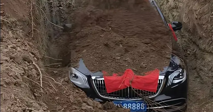 百万奔驰配8888靓号陪葬刷屏！殡葬新规刚落地，奢靡风气该收手了