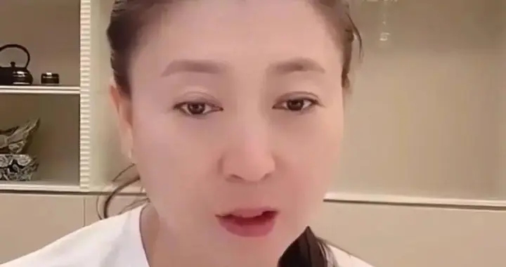 闫学晶上演现实版祸从口出，儿子中戏新疆班身份遭质疑被举报