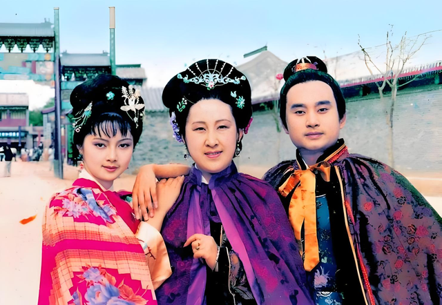 薛宝钗除了嫁给贾宝玉，还有更好的选择吗？