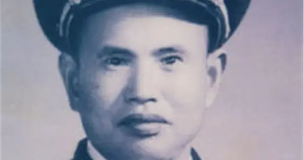 1939年，日军冲锋时，竟脱掉军装，只穿白衬衣