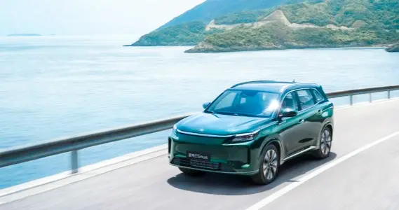 11.98万起四驱插混 SUV！第三代蓝电E5 PLUS ：续航230...