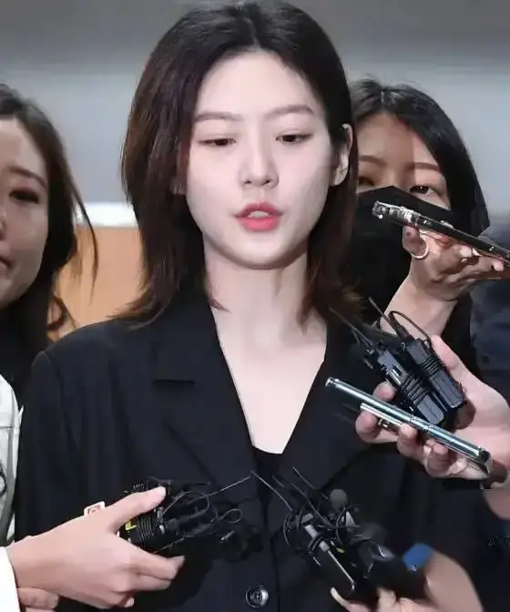 金赛纶经纪人否认给李镇浩提供录音并称从未同意过公开