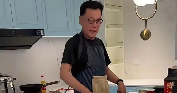 李国庆和张丹红搬进婚房！继女回国庆贺，张丹红喊老公，饼都糊了