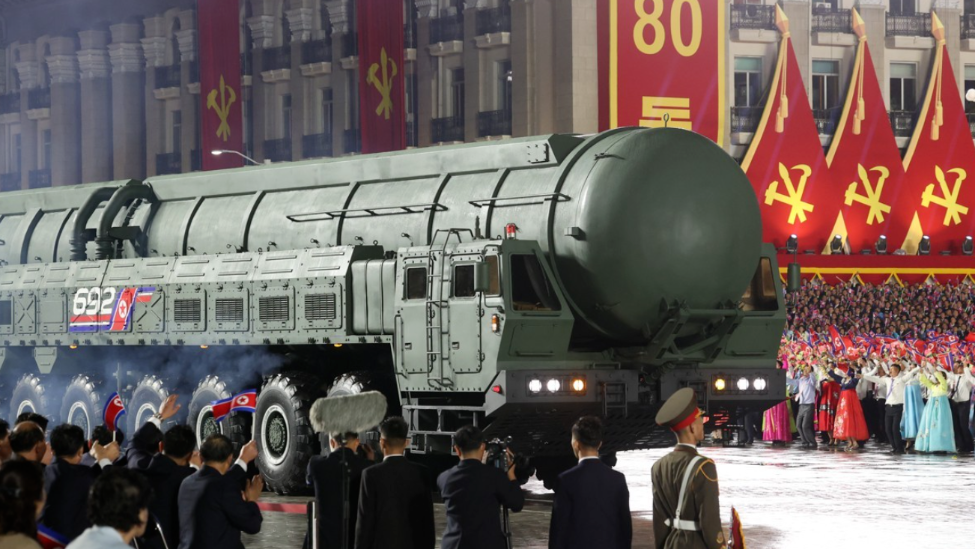 韩联社：朝鲜新型洲际弹道导弹亮相阅兵式