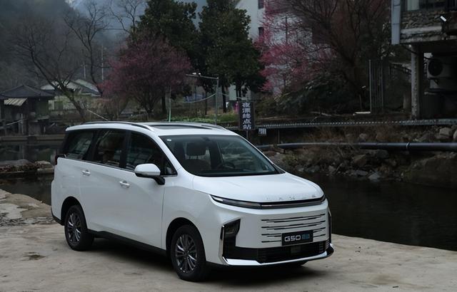 省油、能装、长续航，新能源混动与传统燃油MPV该怎么选？