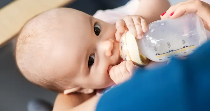 这样吃奶，会导致孩子“地包天”