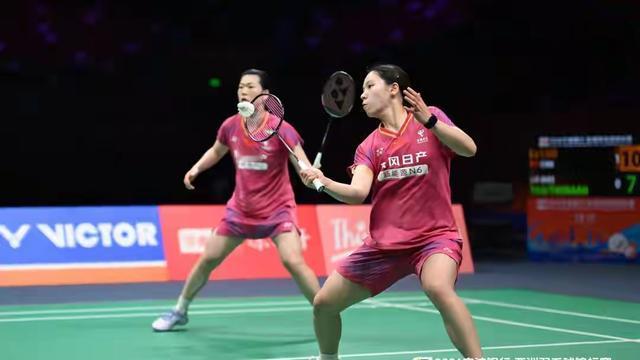 三楼的反手杀球：李怡婧/罗徐敏淘汰日本麻