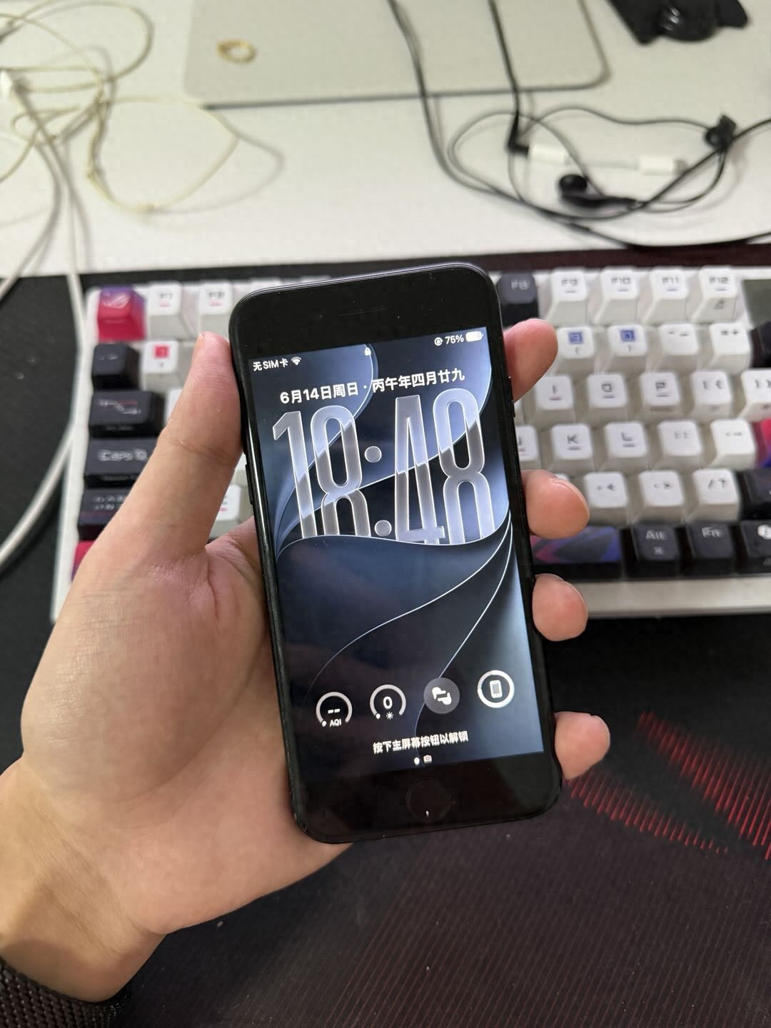能升iOS27！A15塞进iPhone 8的身体里，这台手机有人在用吗？