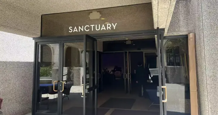 教堂里这个词，我盯了很久：sanctuary 到底什么意思