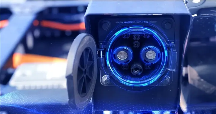 以舒适高效赋能快递，江淮新能源轻卡让城市配送更轻松