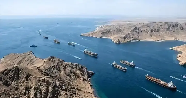 特朗普给两条路，中国一条都不选！新加坡专家：他不敢拦中国油轮