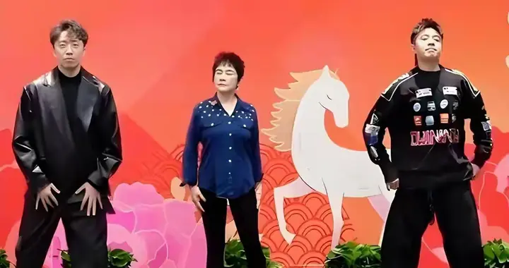 72岁梁丹妮团拜会“逆龄”热舞，翻跟斗惊艳全网