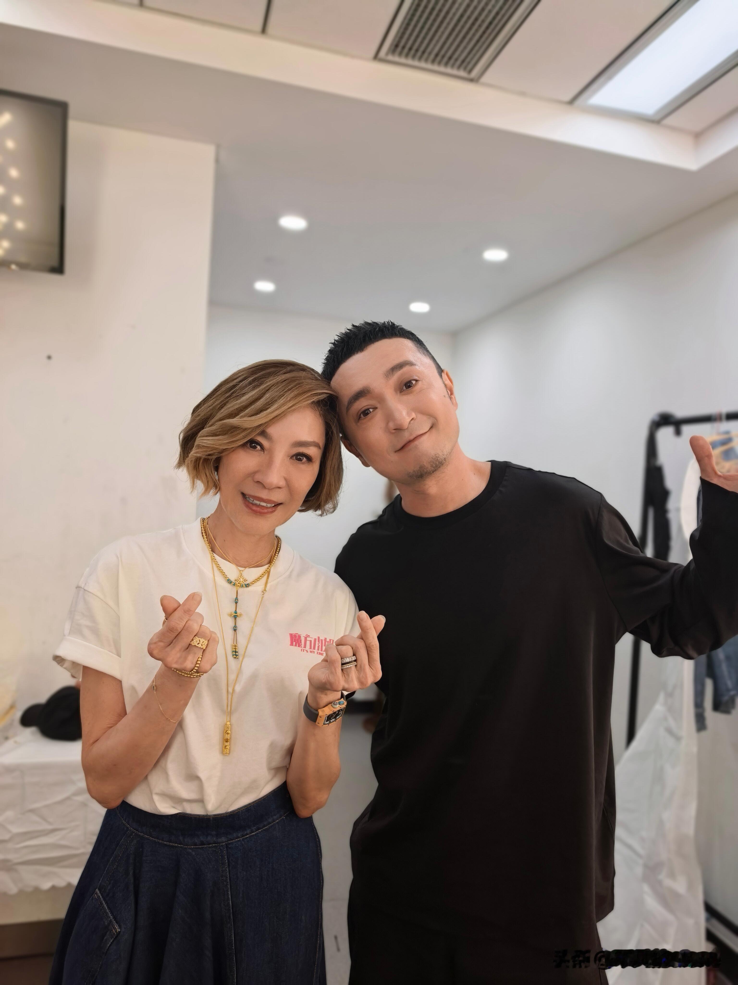 6月14日，央视主持人尼格买提更新工作动态，并配文“我不是个爱显摆的人...