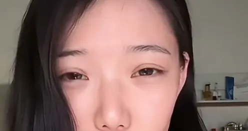 深圳女子酒店泳池游泳，被陌生男强行抱吻，酒店甩锅实习生