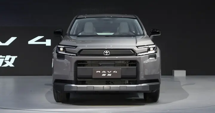 优惠3万，月销破万，丰田RAV4荣放降价之后该怎么买？