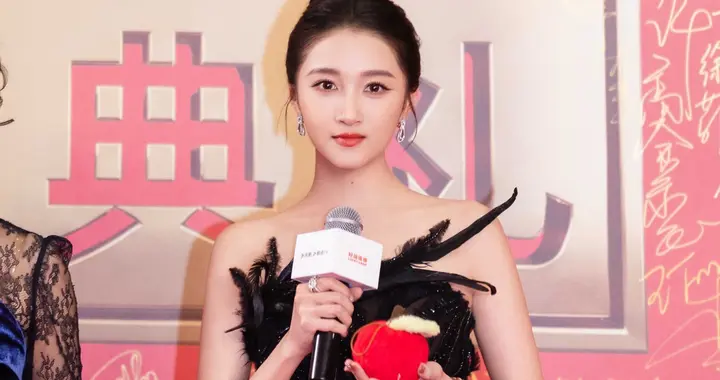 从晓彤到彤姐，凭实力成为焦点！
