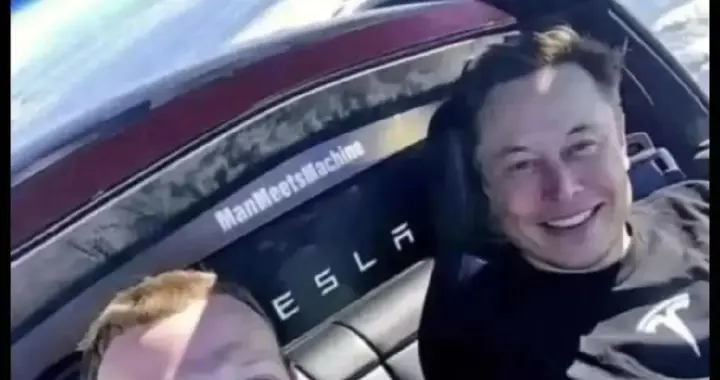 今日笑话：都得跪