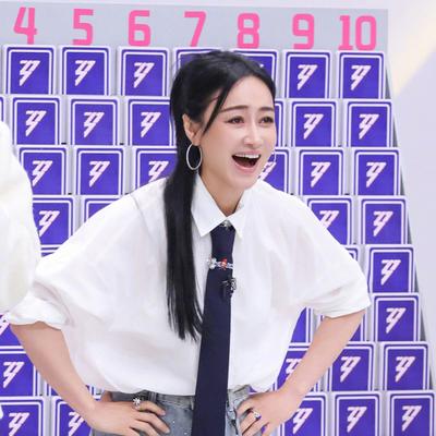 聊乐：赵子琪睡醒被热搜震惊：我要稳稳接住