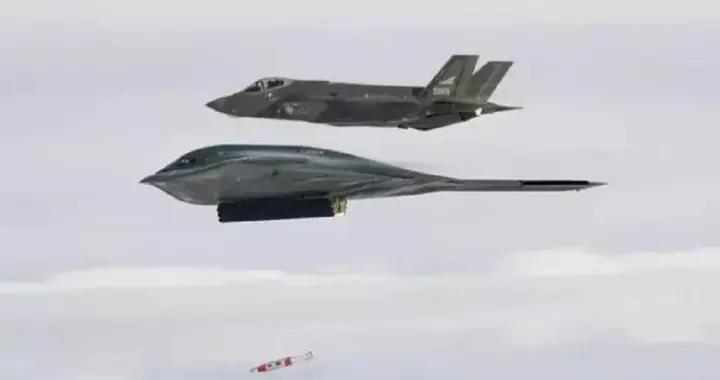美军B-2联手F-22验证攻舰，为驰援台湾清道？我回击透明有力