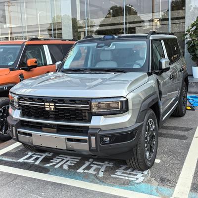 有趣的黑子：平时一直关注硬派越野车型，对