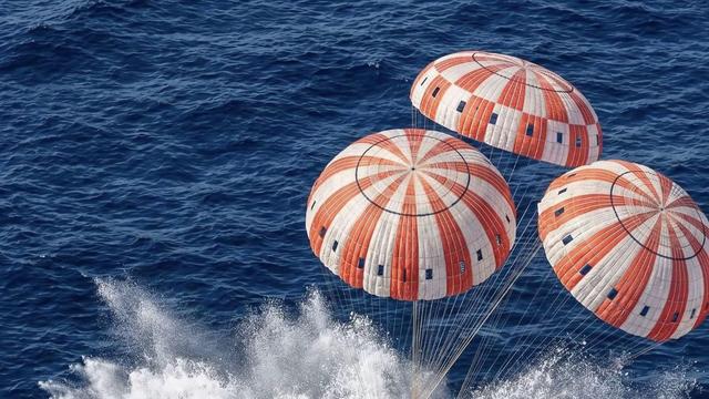 死肥宅学长：恭喜阿尔忒弥斯2号任务成功返