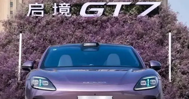类人化决策，智驾从“能用”到“好用”的质变。
